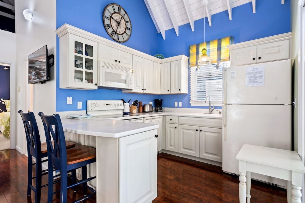Captains Cottage Sleeps 6!