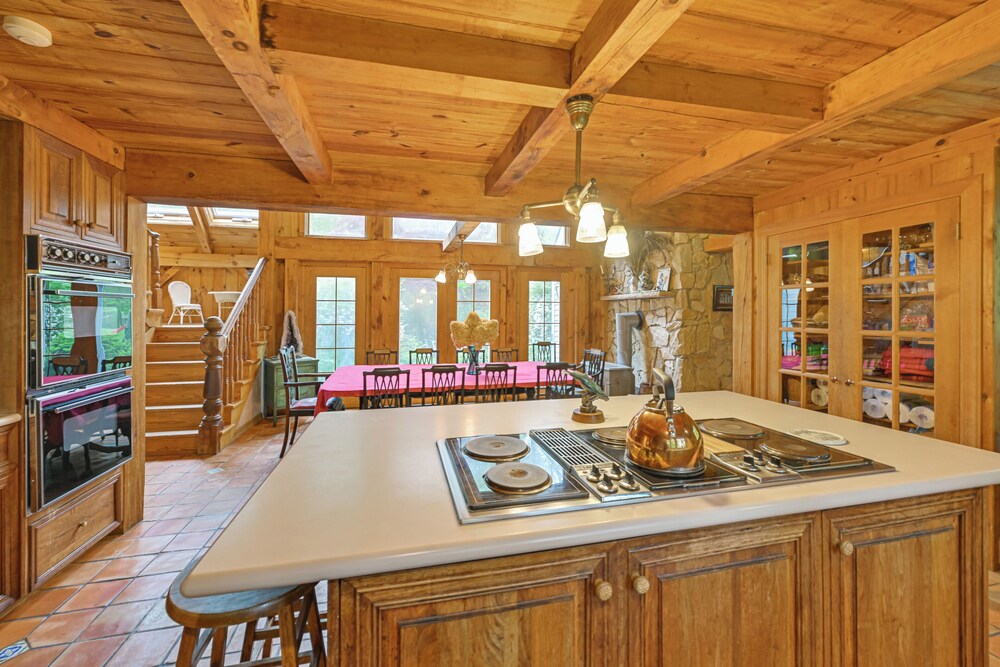 20-acre Hamptons Nature Escape w/ Hot Tub & Pool