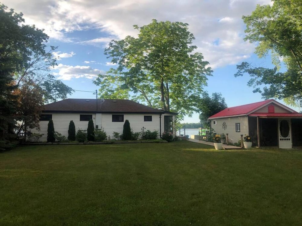 The Nest PEC Waterfront Home on Huyck s Bay - Image 4