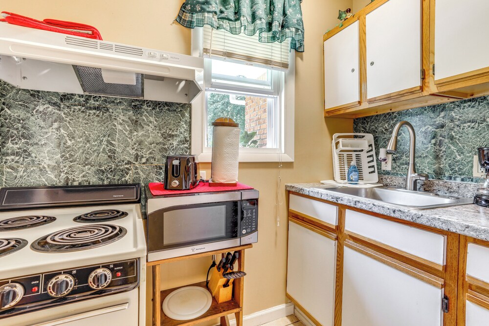 Charming Studio ~ 5 Mi to Stone Mountain Park