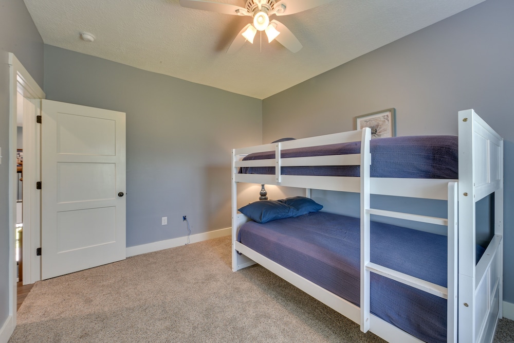 Spacious Lake Charles Craftsman - Pet Friendly! view 4