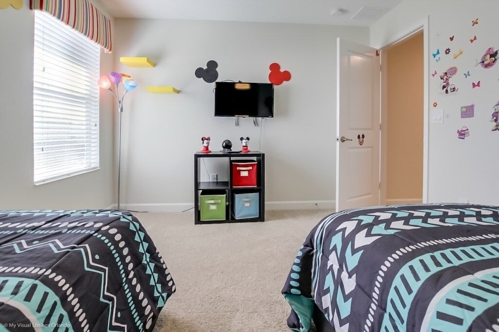 Ultimate 6 Bedroom Storey Lake Home 6 Villa by Redawning - Image 2