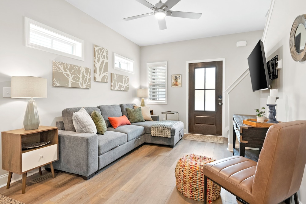 Adam's Downtown Retreat w/ Rooftop Access