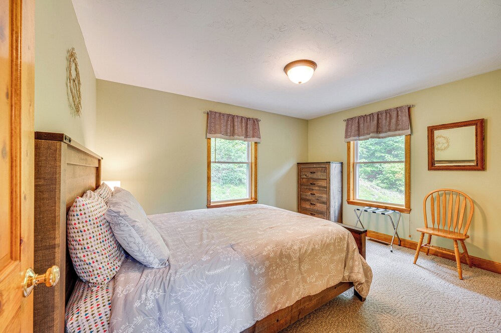 Ski, Hike & Fish: Cabin w/ Hot Tub in Conway