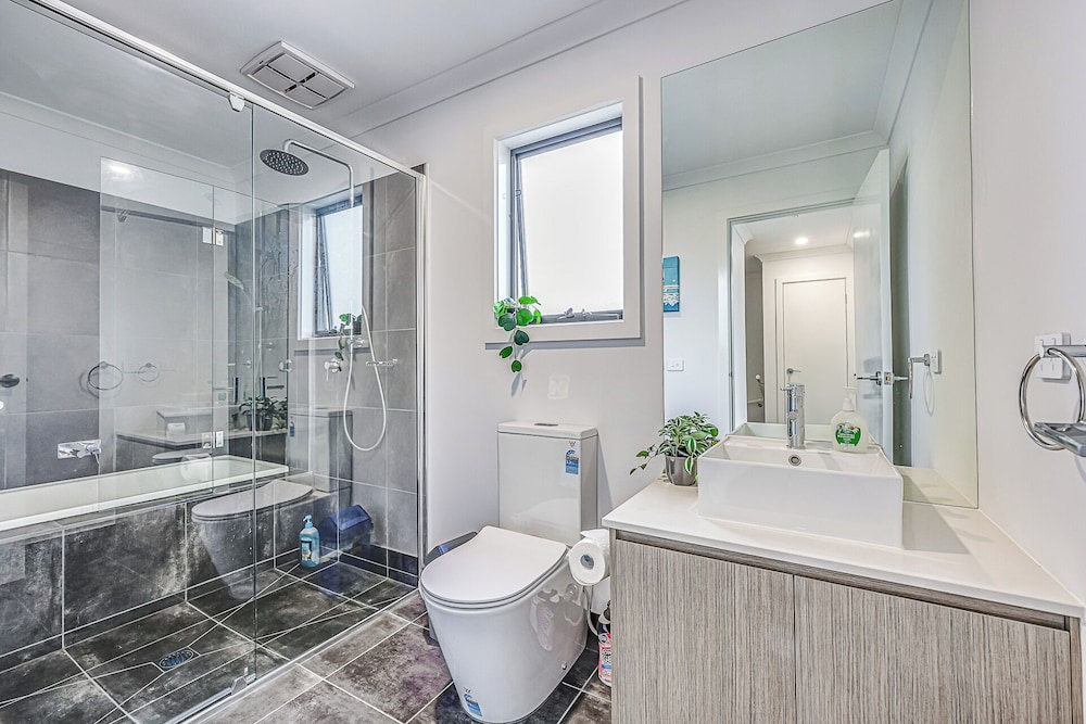 StayAU Fresh Modern 5BR Retreat Netflix in Berwick
