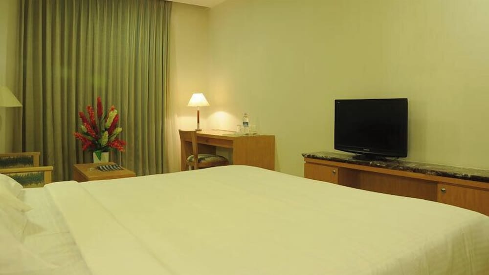 dhanalakshmi srinivasan hotels pvt ltd