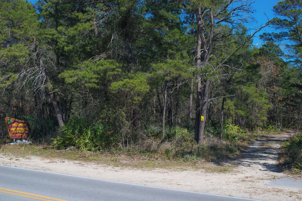Aquamarine! Sleeps 12! Close to Community Pool! Private Beach Access!