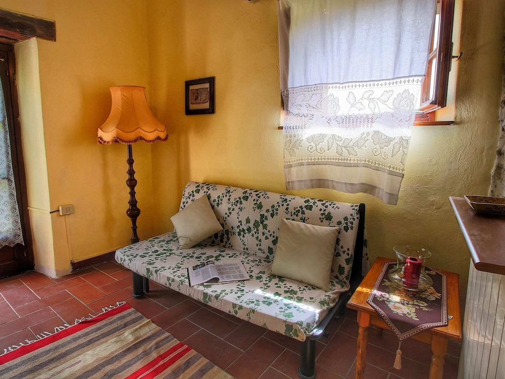 Farmhouse With Stables, Horses and the Ability to Make Horseback Riding