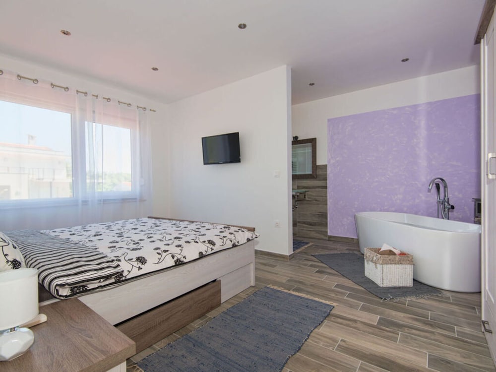 New White Villa, 60 m2, Pool