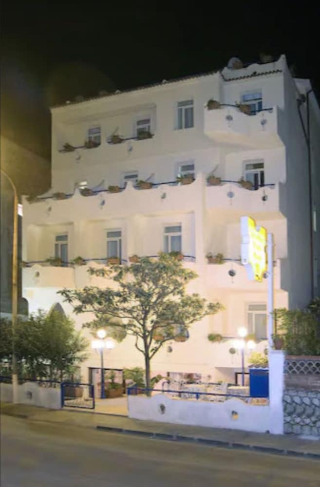 Hotel Villa Athena - Image 1