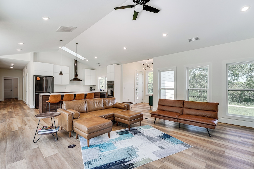 Gorgeous Harrison Getaway w/ Patio & Kayak! view 5