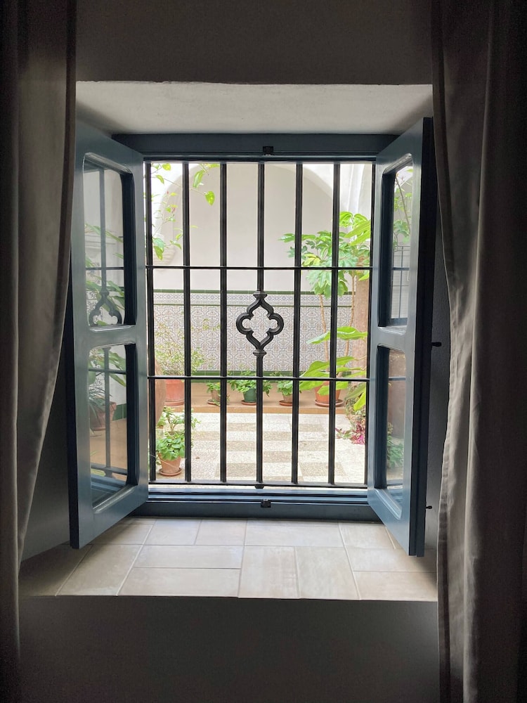 Charming 1900 Andalusian Apartment in Arcos de la Frontera