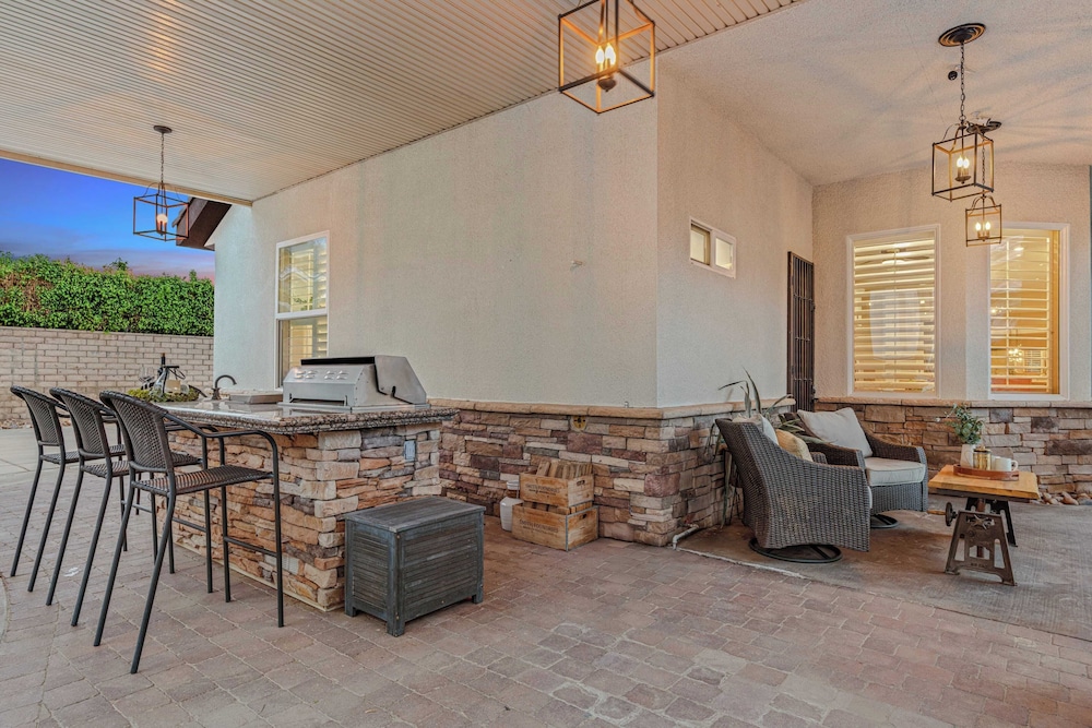 41 Palms Estate by Avantstay Indoor Pickleball, Pool, Hot Tub, Outdoor Kitchen