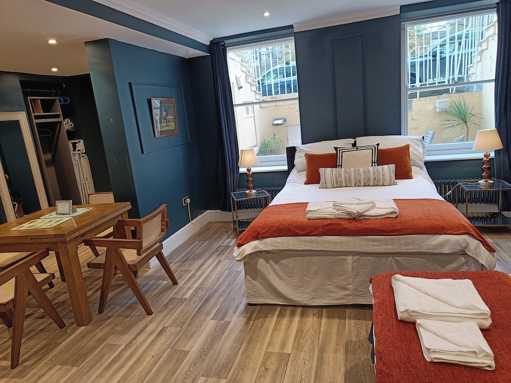 Rooms on The Prom