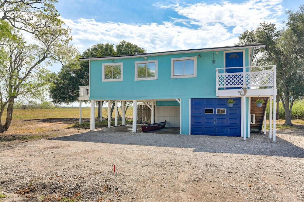 Pet-friendly Freeport Vacation Rental w/ Deck!