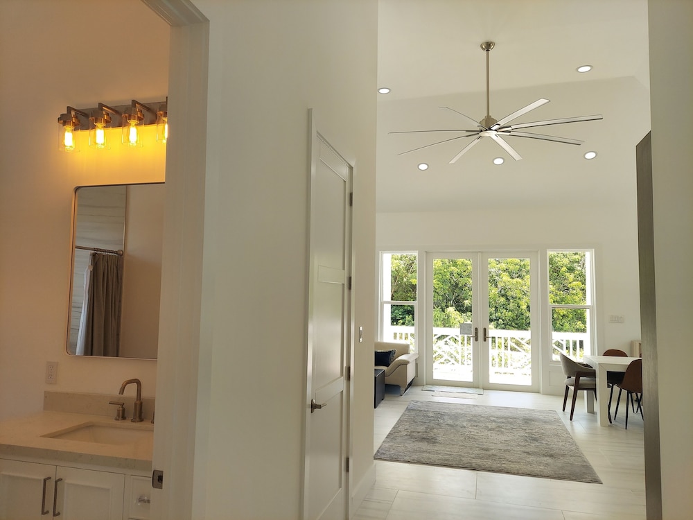 Silver Palms - Brand New Designer Home On Banks Road 2 Bedroom Home