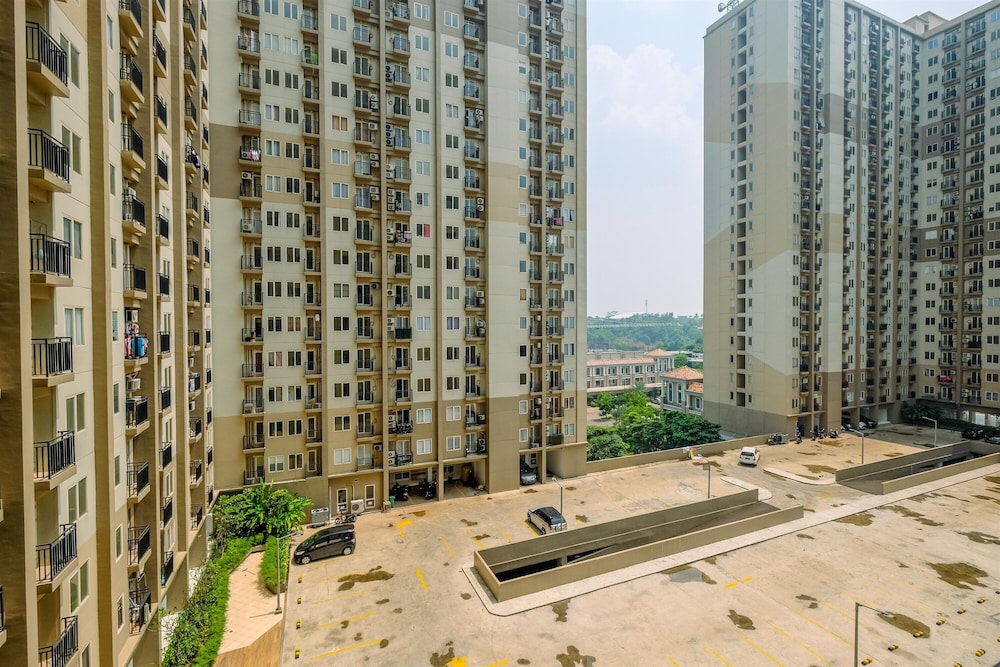 Contemporary Studio at Podomoro Golf View Apartment