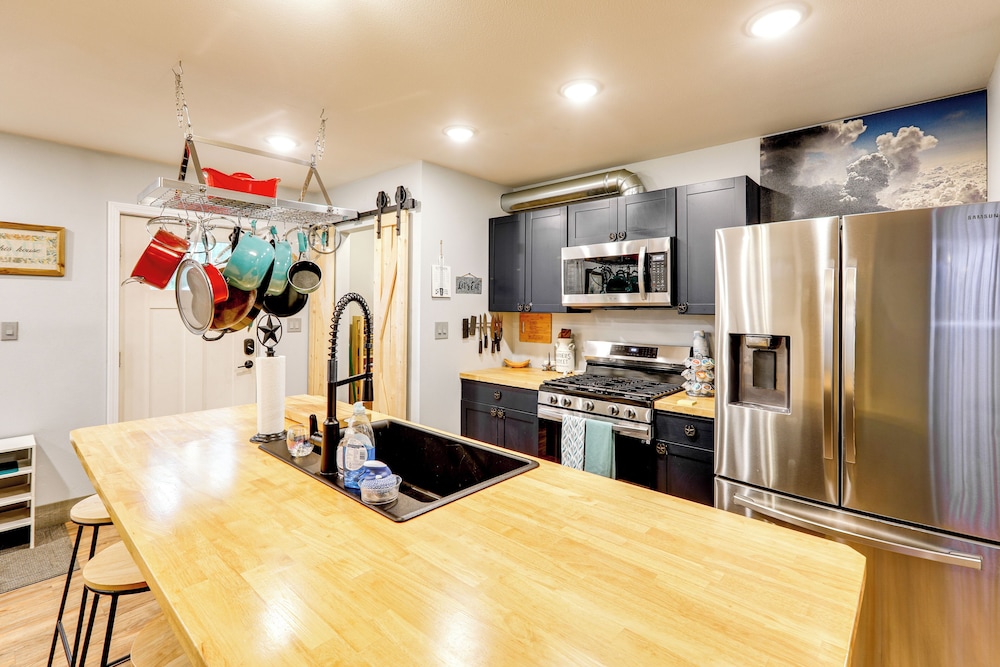 Walk to Dtwn: Dog-friendly Retreat in Fairbanks!