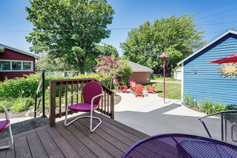 Ludington Home w/ 6 Bicycles < 1 Mi to Beach!