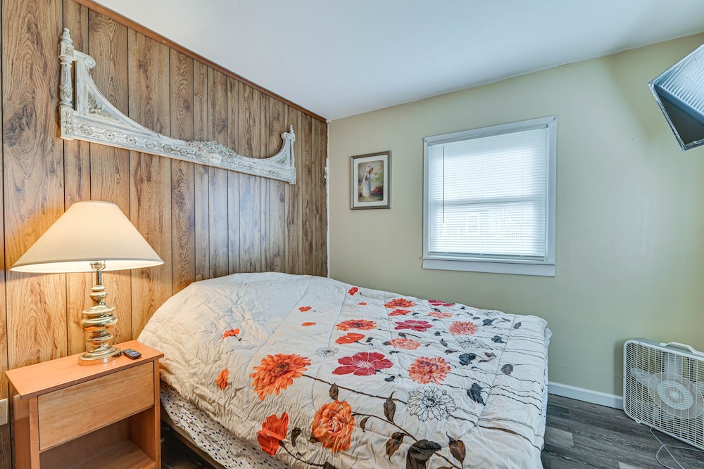 Pet-friendly New York Escape w/ Deck & Lake Views! view 3