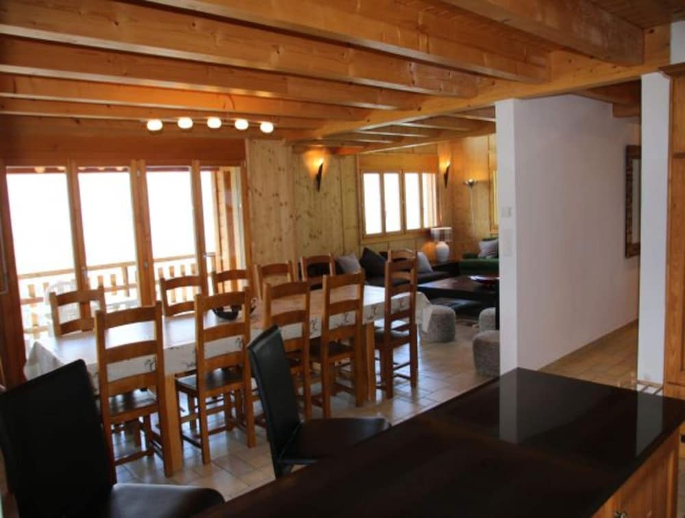 Spacious Chalet Amidst Mountains