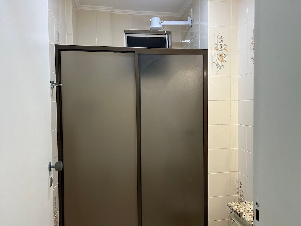 2 Bdrm apt 250m From the Beach in Center Sdc0601
