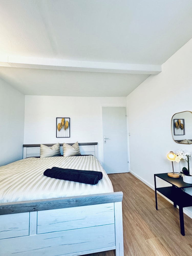 2BR Apt With Balcony Blumengärten