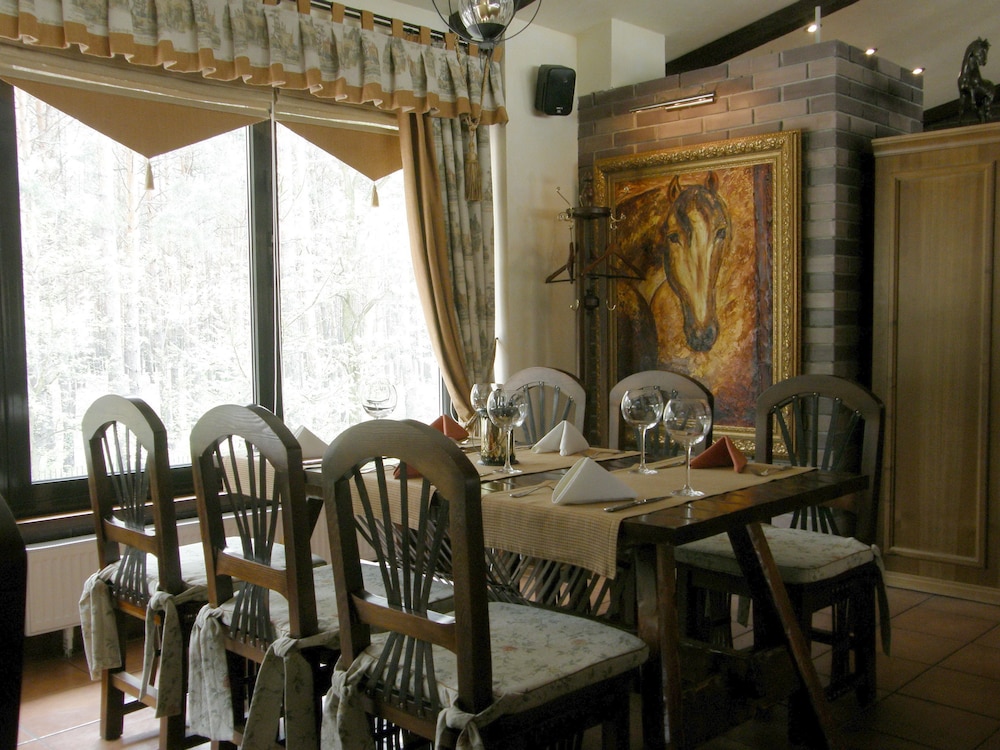 Park-Hotel Butenko Stable