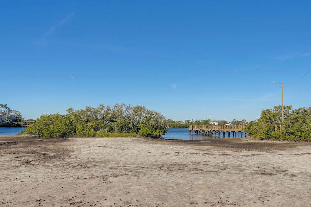 Dtwn Palm Harbor Condo: Walk to Water!