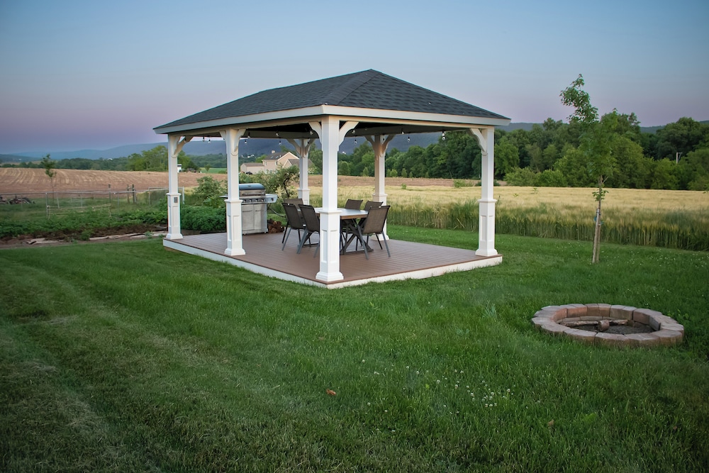 Quiet Elizabethville Home w/ Fire Pit + Views view 5