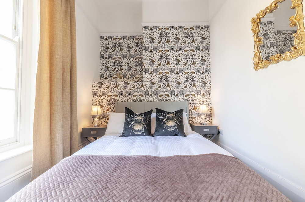 Wyndham Square Apartments by K Boutique view 3