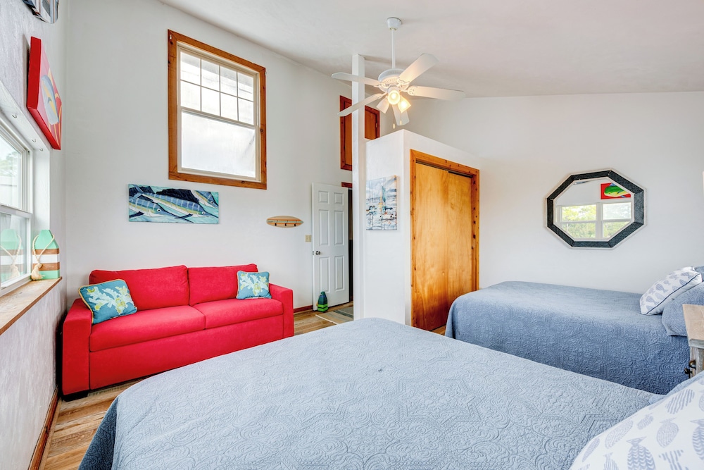 Fish & Kayak: Home Near Shell Point Beach!