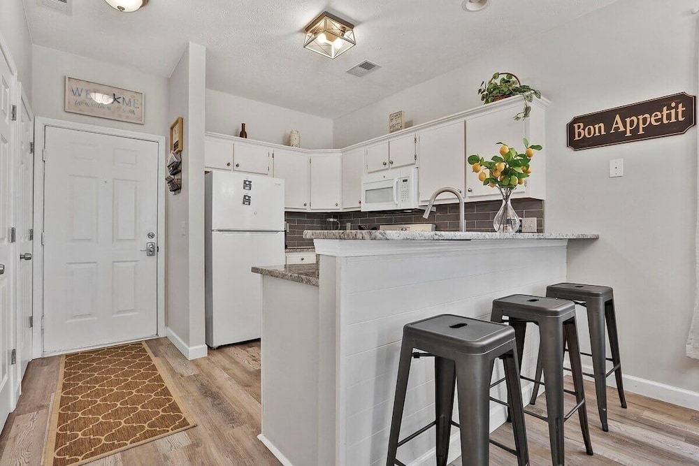 River Oaks 57b 2 Bedroom Condo