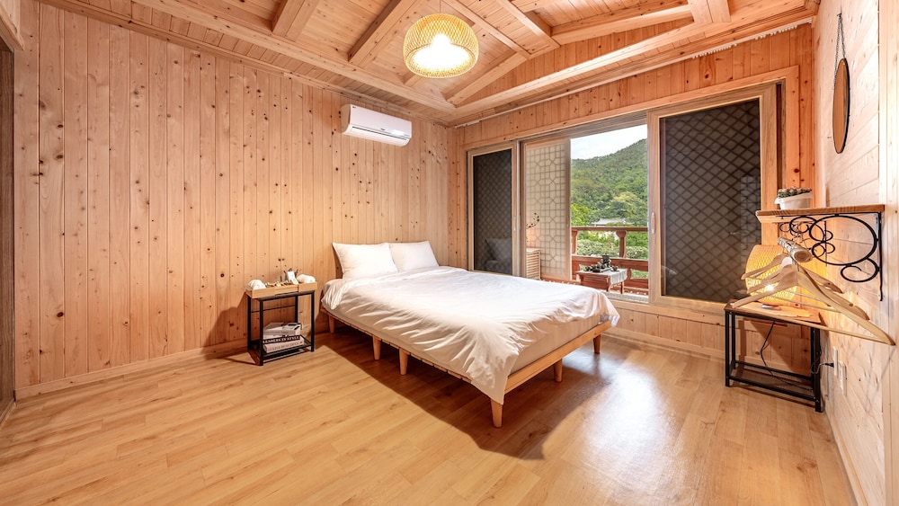Yeosu Elon Pension