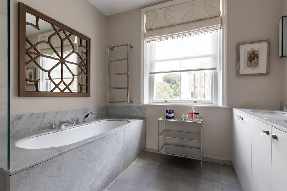 Clarendon Street by Onefinestay