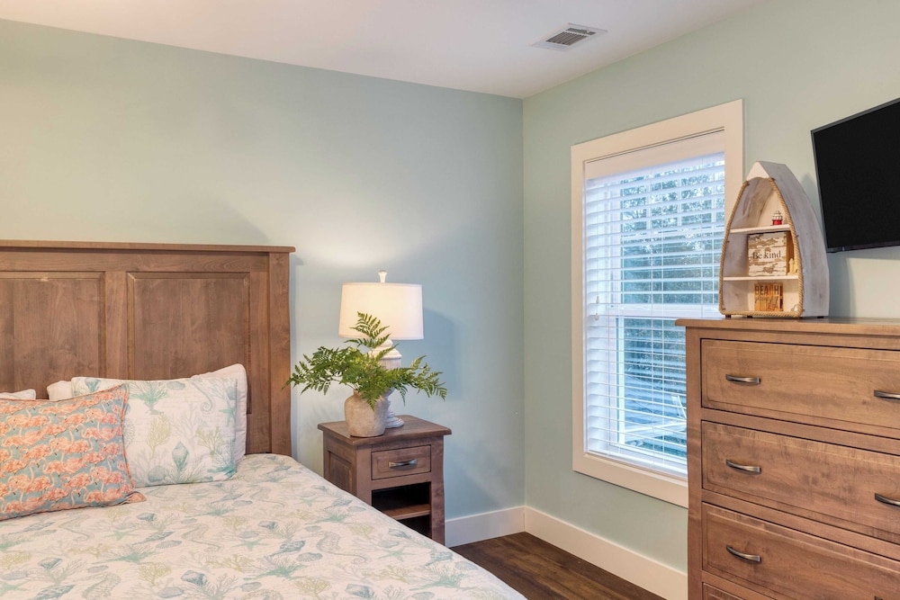 Pink Plume Coastal Escape Near Beach, Private Pool, Grill, & Luxe Interiors