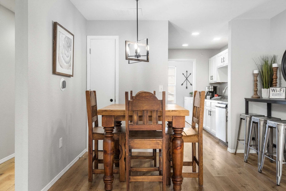 Tranquil Getaway For 8