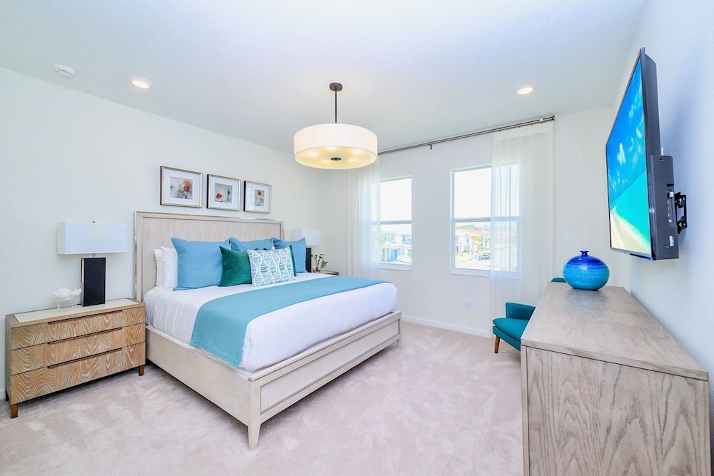 Upstay Mansion w Cinema Games Pool- Sleeps 26
