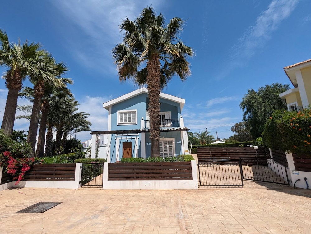 Blue Estia Villa - Pool Wifi Summer Breeze