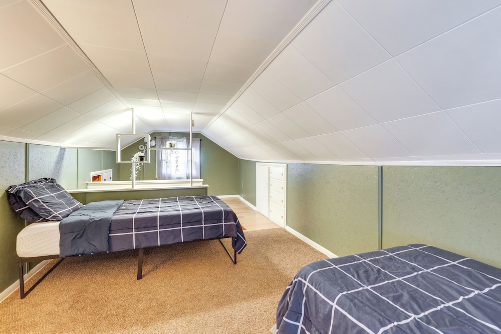 Quiet Home Base in the Heart of Boardman!