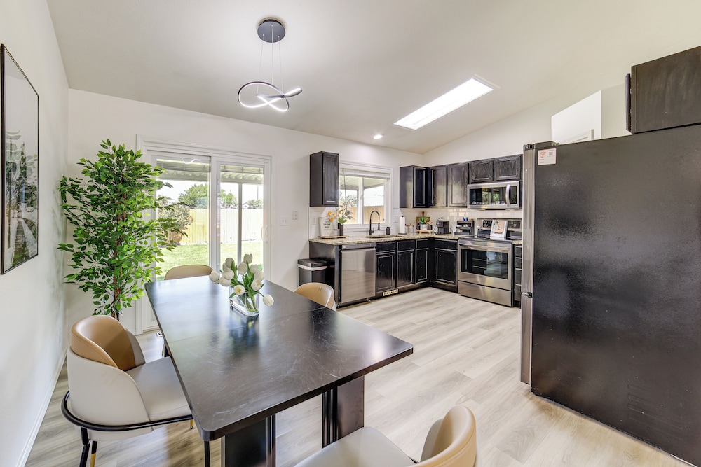 7 Mi to Dtwn: Charming Retreat w/ Yard in Boise