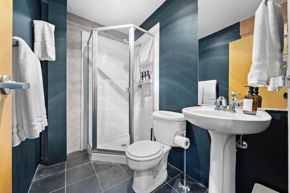 Gaslamp Row House - Sleeps 8 Private Garage AC