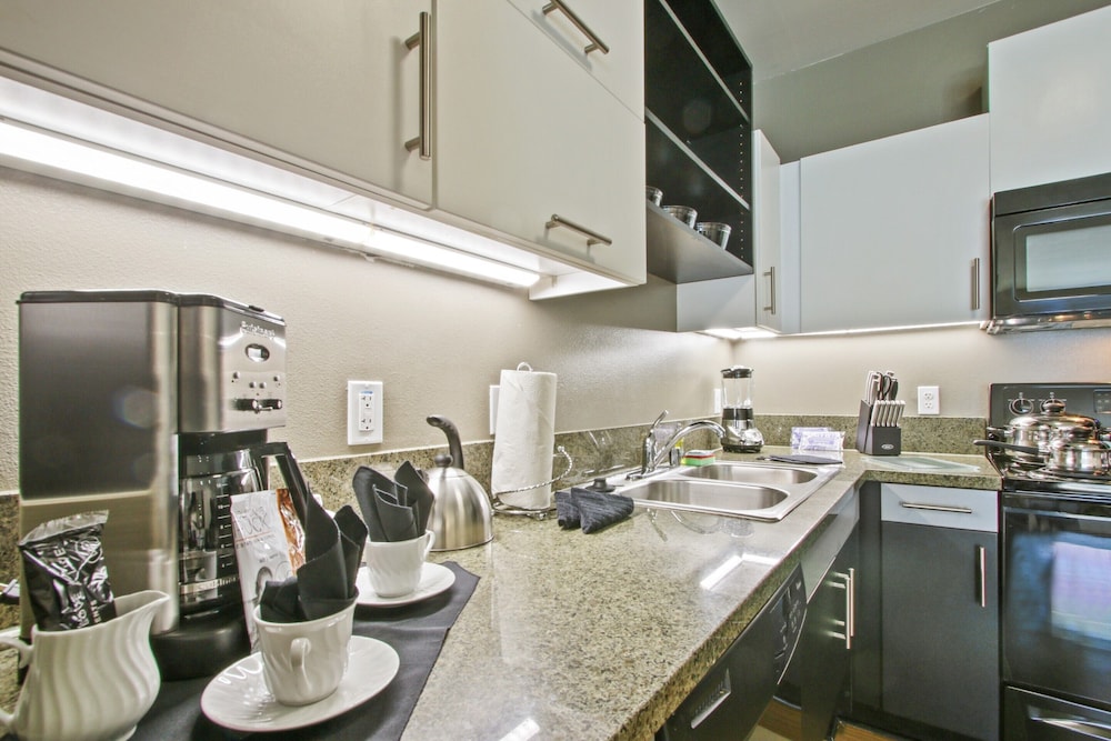 Global Luxury Suites at Marina Del Rey