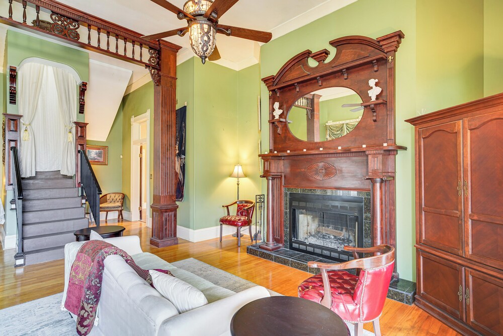 Historic Home w/ Wraparound Porch: Walkable Area!