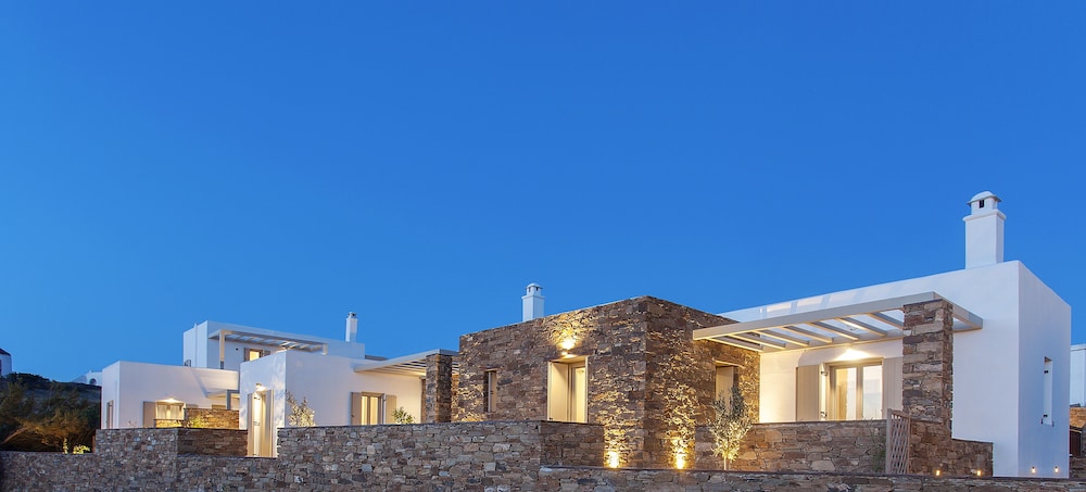 White Tinos Luxury Suites
