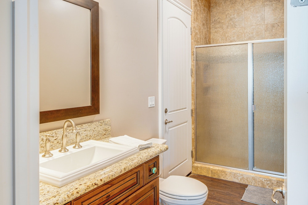 Outdoor Oasis & More: Group Getaway in Porterville
