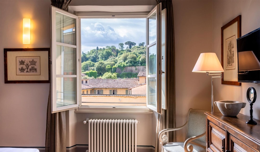 Impressive 4 Bedroom Apartment in Front of Pitti Palace Piazza Pitti I
