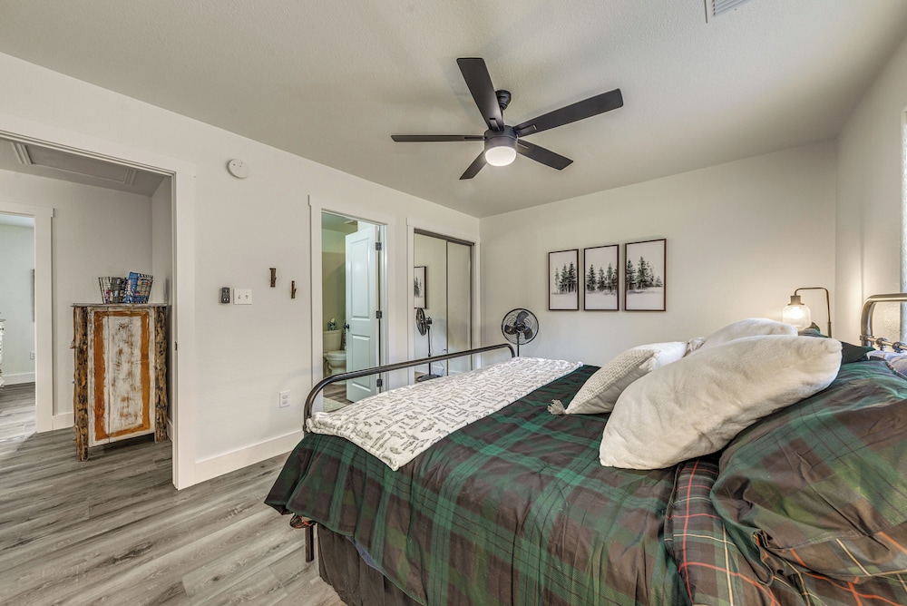 1 Mi to Grindstone Lake: Modern Ruidoso Retreat!