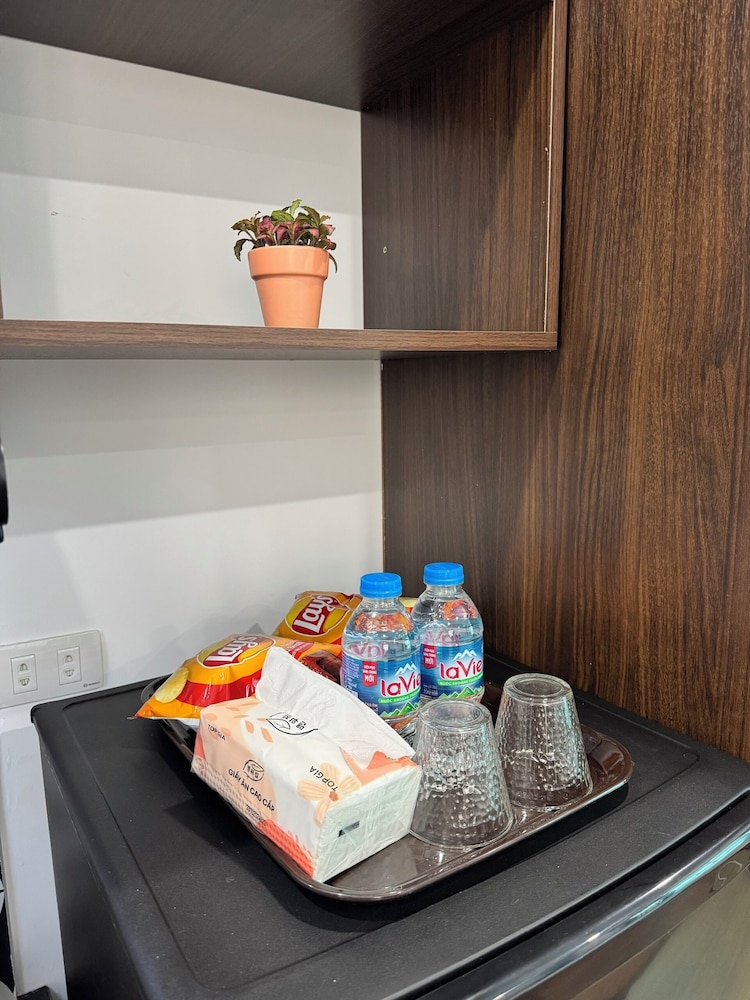 Ly Apartment & Home