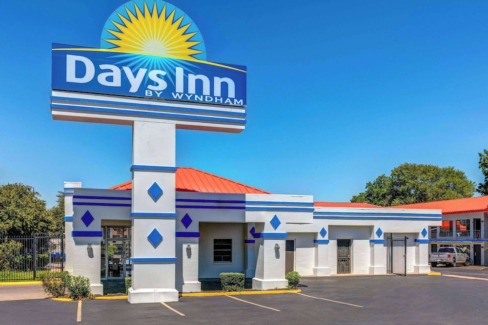 Days Inn by Wyndham South Fort Worth